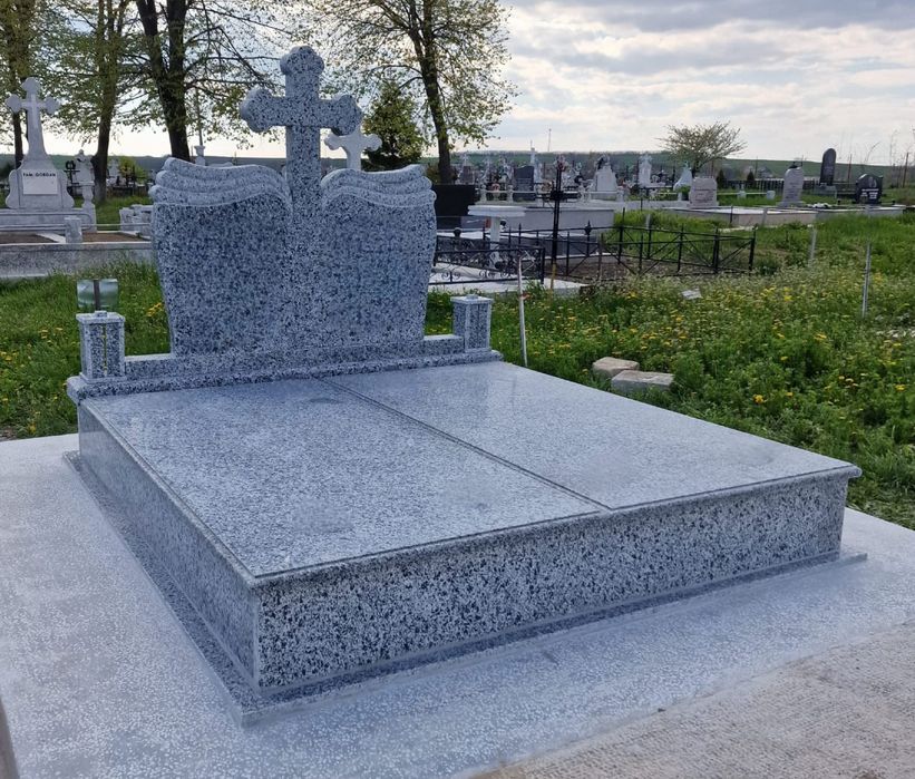Vând/realizez monumente funerare și  răstigniri la cele mai bune pretu