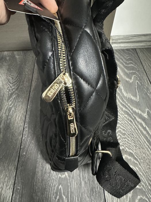 Ghiozdan negru Guess