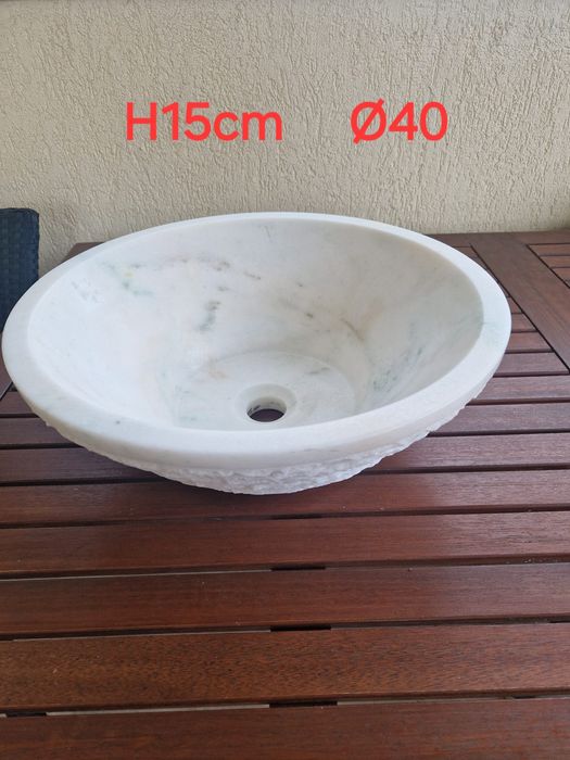 Vând lavoar piatră naturală.