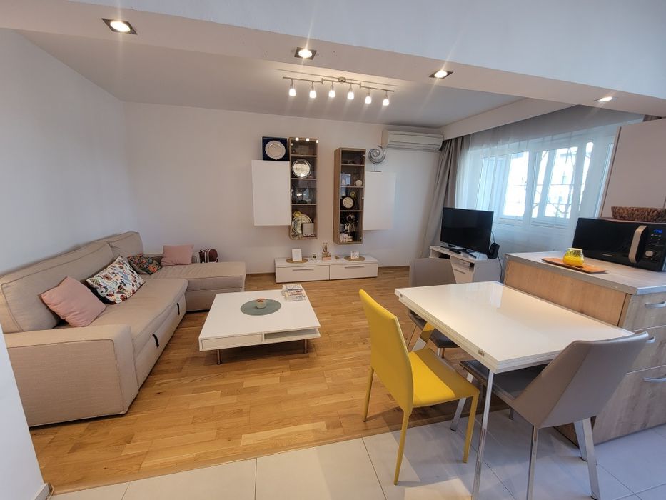 Proprietar, vand apartament cu 3 camere open space foarte luminos si linistit, renovat complet, Dna Ghica cu Sos.Colentina, vizavi de Parcul Plumbuita