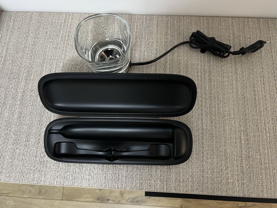 Husă de călătorie încărcătoare + Bază de încărcare cu pahar Philips Sonicare (Negru)