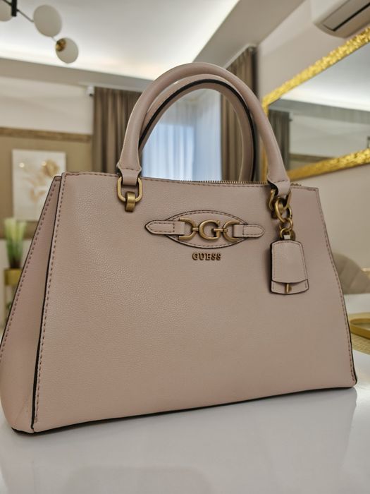 Дамска чанта бежова guess