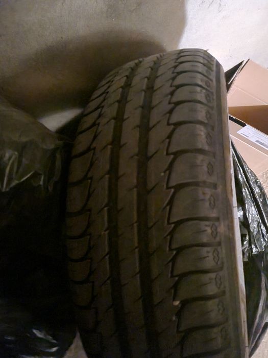 2бр.гуми  Клебер R15 и кора за  Mercedes 220D,