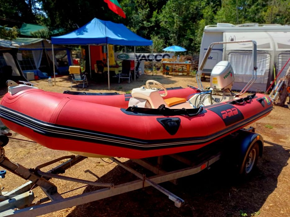 Надуваема лодка ZODIAC PRO 4.2m с мотор 40к.с и колесар