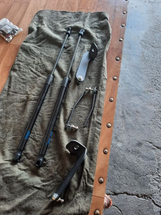 Хундай туксон стойки капота.