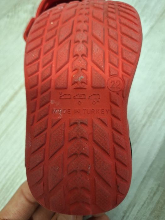 Продам сандали детские