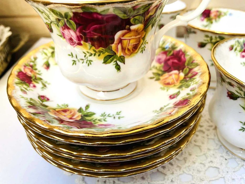 ROYAL ALBERT красив двоен сет от костен порцелан от Англия