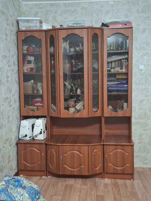 Продам стенку торг уместен