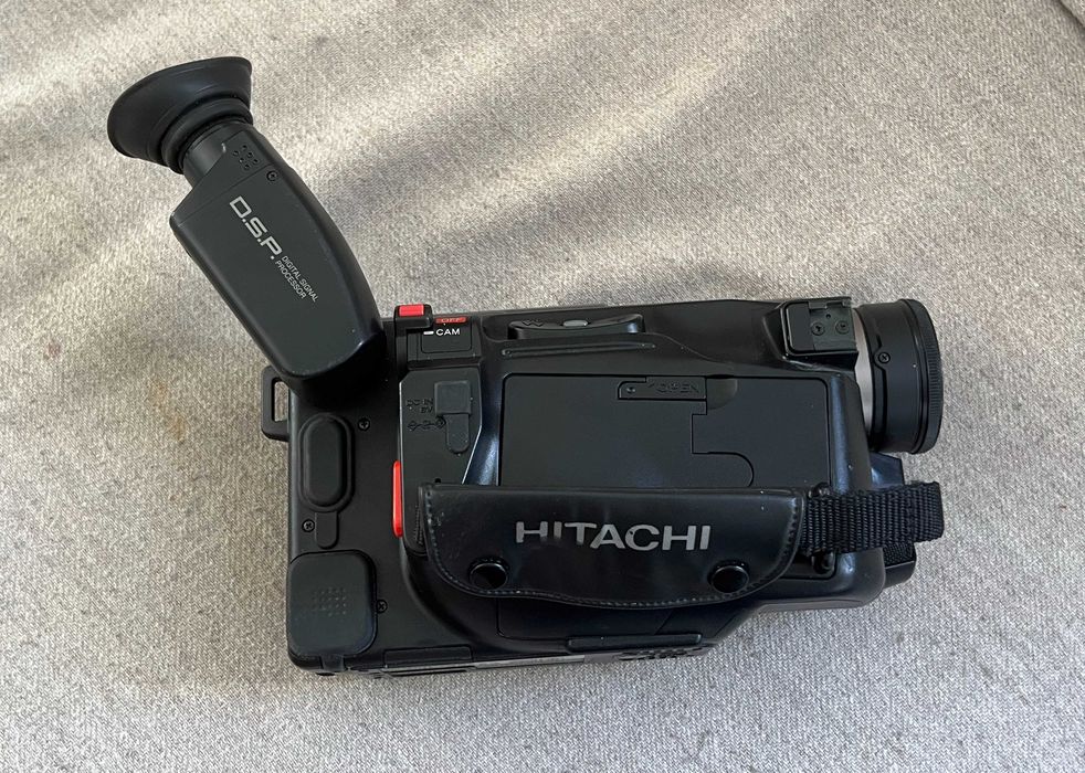 Camera video Hitachi VM-H610E Hi8 PAL cu incarcator si acumulatori