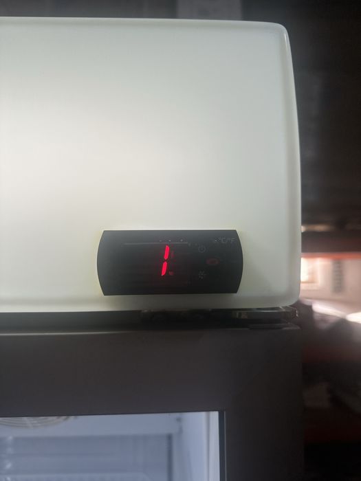 Vitrina verticala refrigerare / 62 cm / NOU / AHT