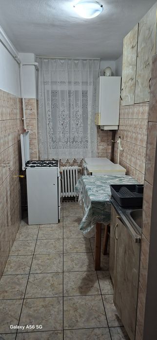 Ofer garsoniera pentru închiriere