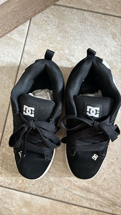 Продам кроссовки DCSHOEUSA