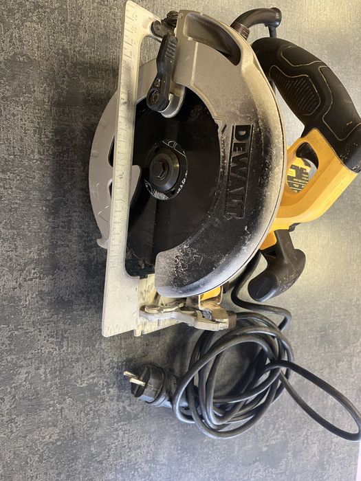 Ел. Циркуляр Dewalt DWE575
