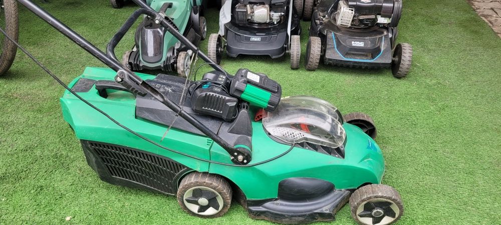 Vând mașina tuns iarba/gazonul gardenline 36v proveniență Germania