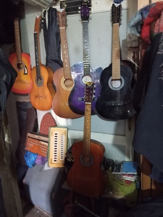 Продам гитары разные