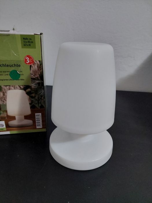 Lampa cu încărcare usb