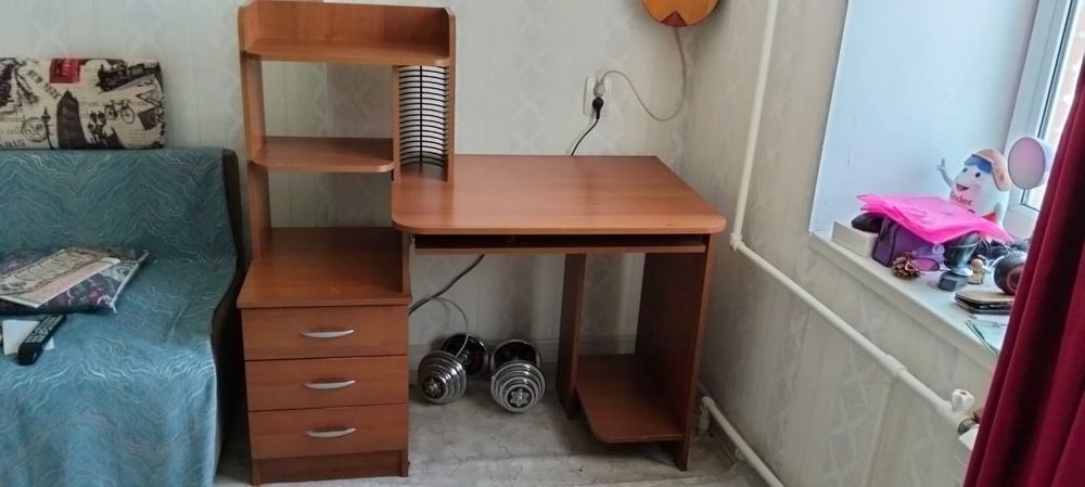 Продам компьютерный стол