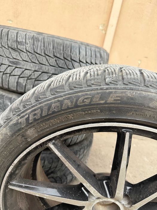 Продам комплект зимней резины с дисками 235/45 R18