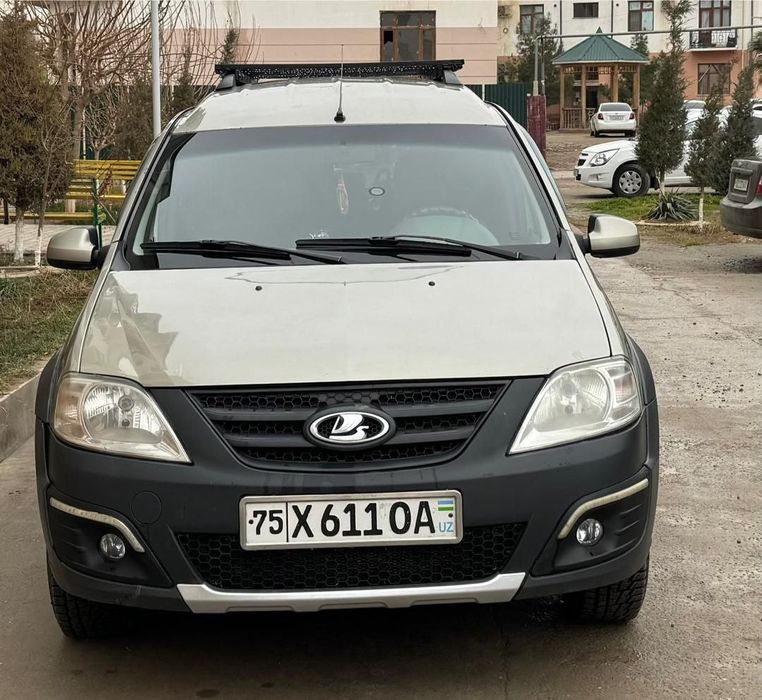 Largus avtomashinasi