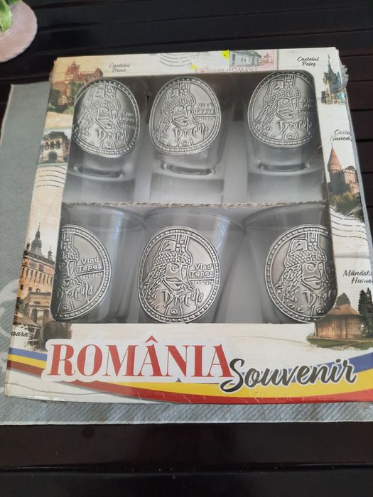 Set nou de pahare cu decorațiuni metalice