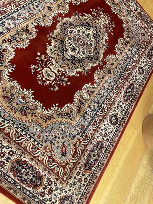 Голям персийски килим изтъкан от вълна