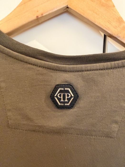 Почти нова тениска Philipp Plein размер L милитари зелено