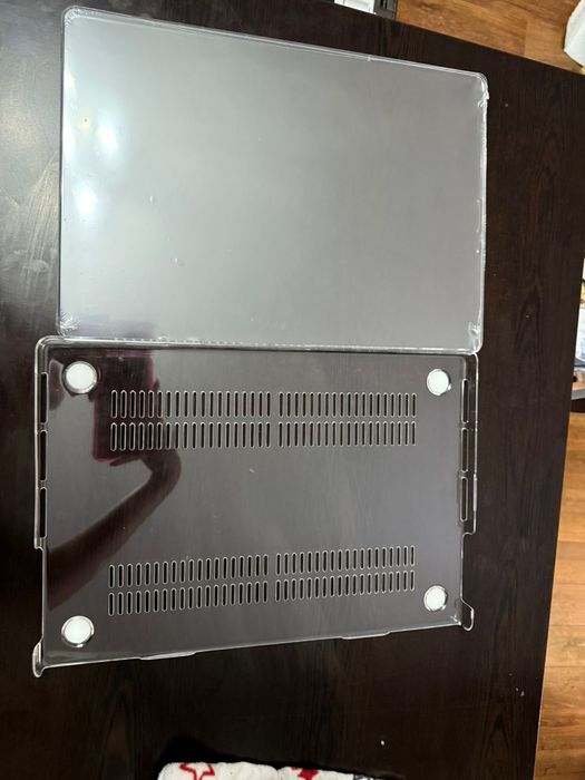 Продам чехол на Mac Book
