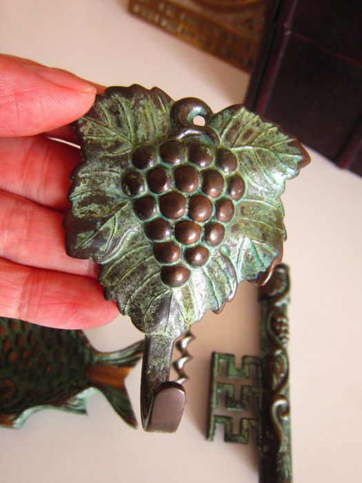 cadou rar Germania 1960 Peste, Cheie,Carlig  bronz patina