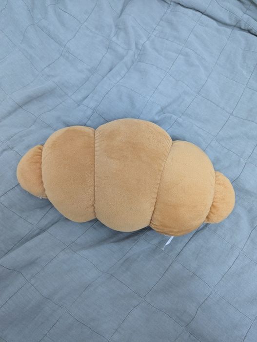 Подушка виде круасана