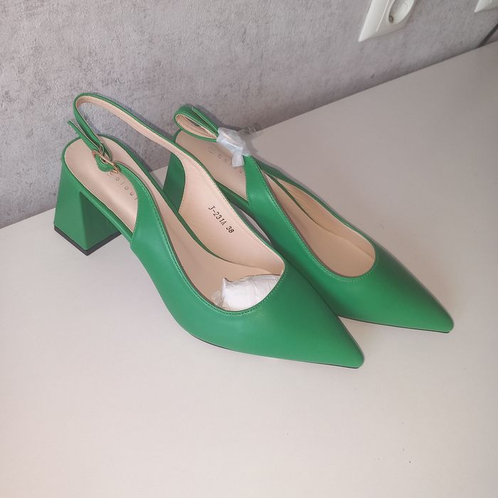 Нови зелени обувки 38