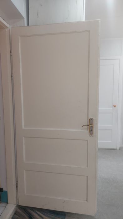 Продам дверь деревянную