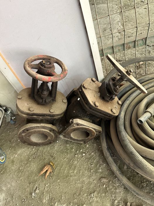 Задвижка 2 шт б/у