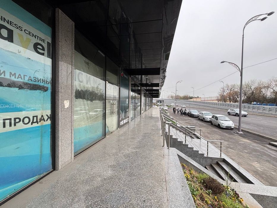 Продается коммерческое помещение на 1ой линии.