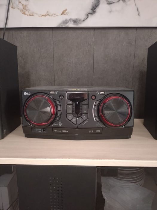 Продам срочно Музыкальный центр LG