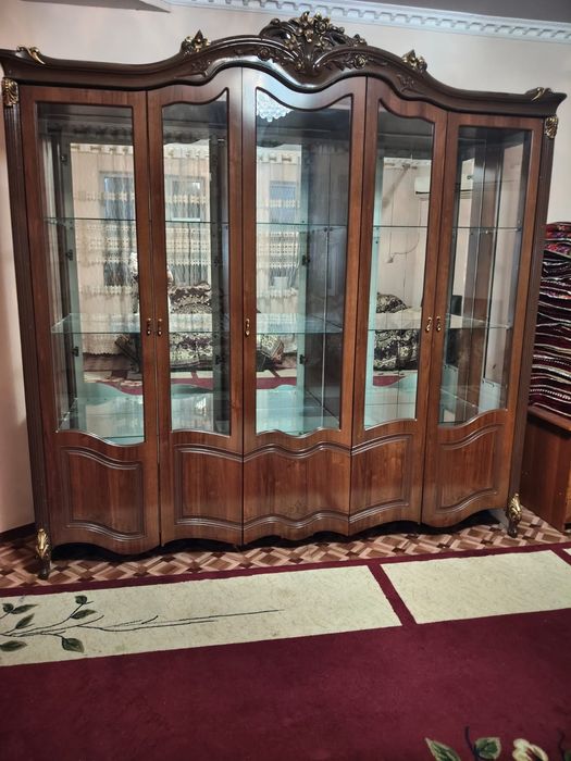 Стенка Продам элитную шкаф-витрину «Элиза» (Слониммебель),