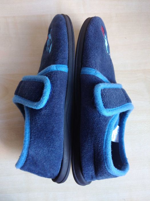 Кожени маратонки Clibee 34 номер и плюшени пантофи 33/34 номер