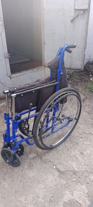 Продам инвалидную коляску