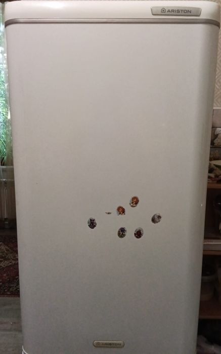 Продам холодильник Indesit, высота 1.8.