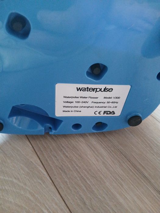 Ирригатор для чистки зубов Waterpulse V300