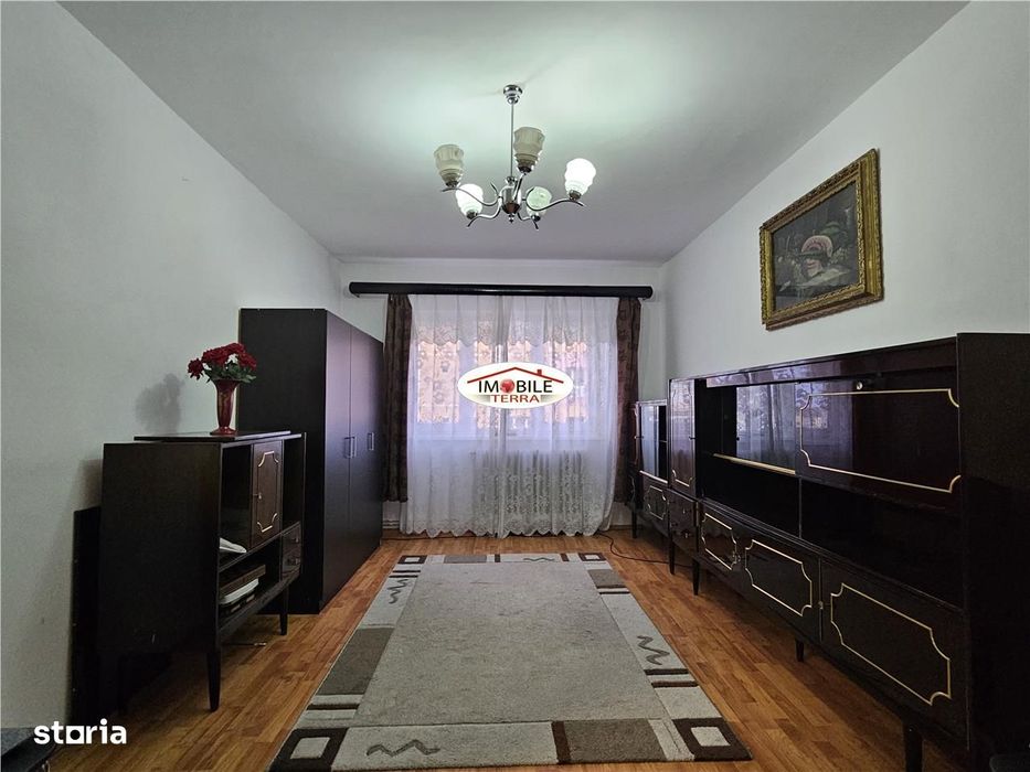 Apartament 3 camere decomandat cu pivnita de vanzare in Vasile Aaron