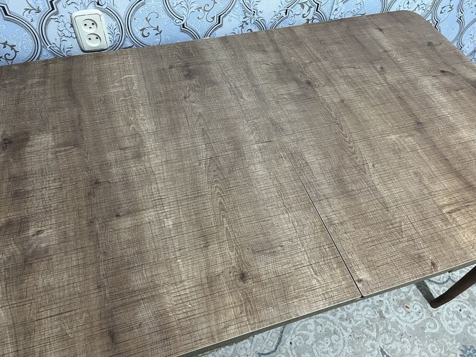 Стол большой для гостей