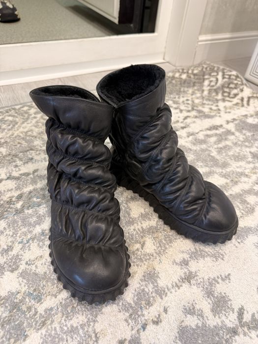 Продам б/у ботинки зимние