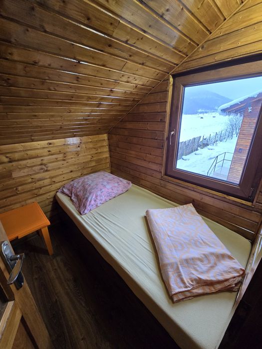 Închiriez cabană cu ciubăr