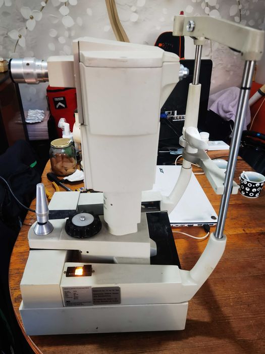 безконтактен тонометър