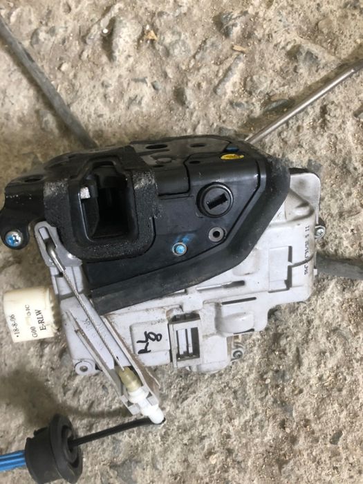 брави ауди а8 д3