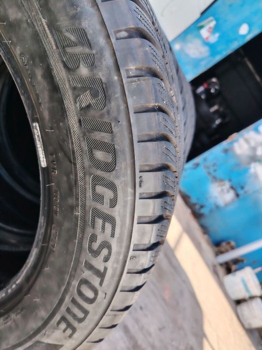 Перфектни 4бр.215/65/17 Bridgestone B seal dot2721