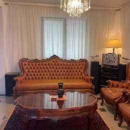 Set canapea si scaune piele stil Chesterfield