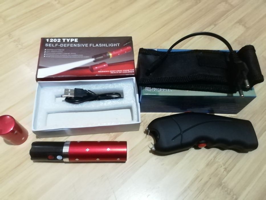 Electroșoc 2,5mil.volti+lanterna puternica