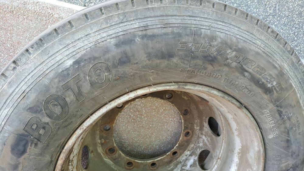 315 . 70. 22.5 колесо и балон