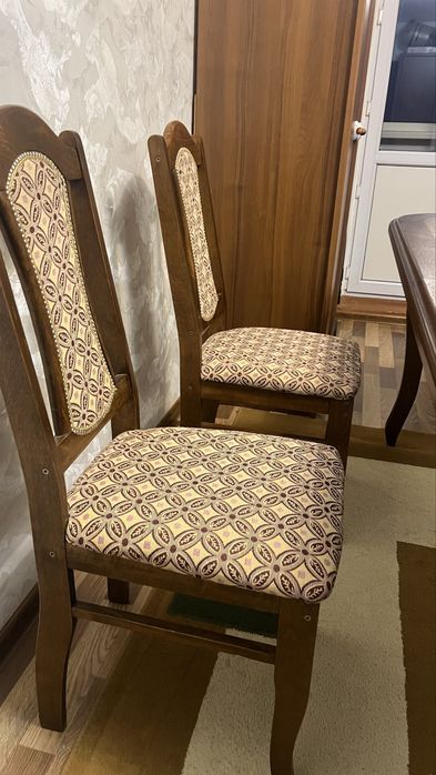 Стол со стульями